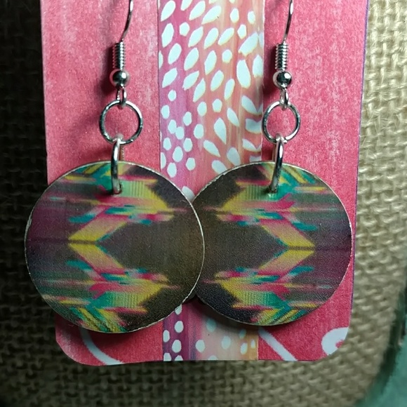 Abstract Pattern Earrings - Picture 2 of 3